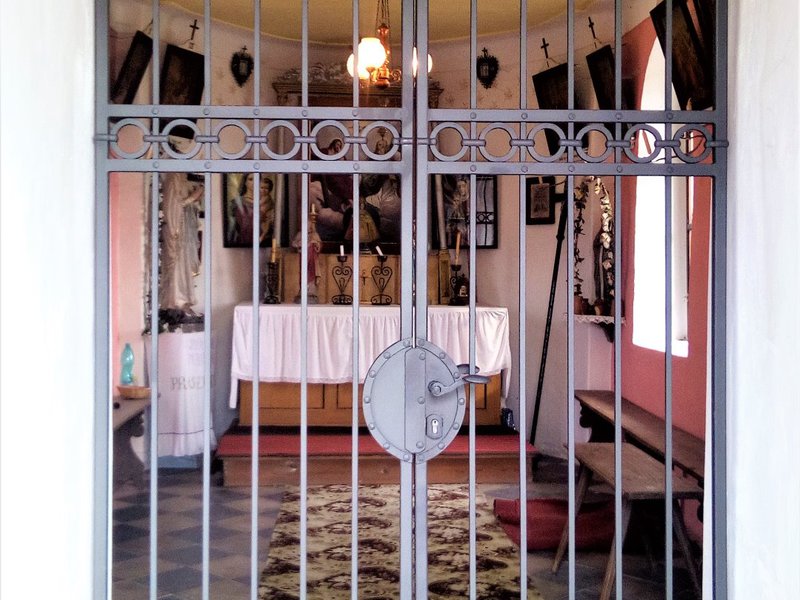 Brány, mříže, mřížky  - Dvoukřídlá brána do kaple Hrachoviště